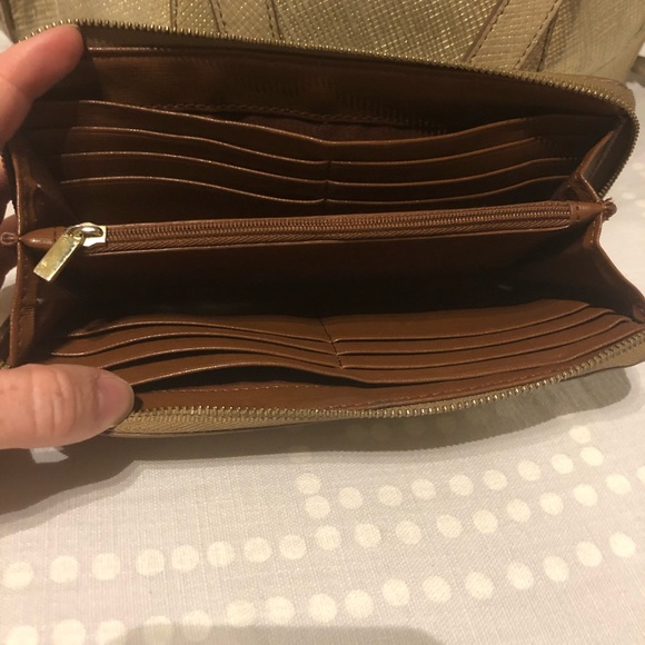 Fossil gold crossbody purse with wallet see pics - Picture 2 of 5